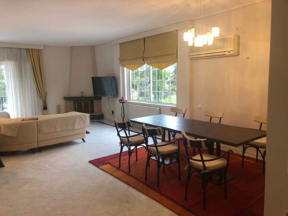 Zack's Grande Apartment *